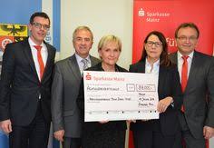 Die Baustelle In Der Bahnhofstrasse Macht Fortschritte Die Gleise Bis Zum Munsterplatz Sind Verlegt Und Erste Pflasterarbeiten Lassen Er Rheinhessen