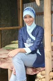 She is the wife of movie director hanung bramantyo and the oldest sister of an. Zaskia Adya Mecca Image
