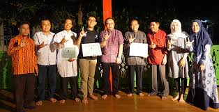 Bagi siswa yang berada ditingkat kelas 3 sd tentu mendapat mata pelajaran pendidikan agama islam dengan kurikulum 2013, selain materi pai kelas 3 semester 1 maupun semester 2, pasti guru di sekolah kamu memberikan soal dari lembar. Tentang Puisi Dan Puasa Menjelang Senja