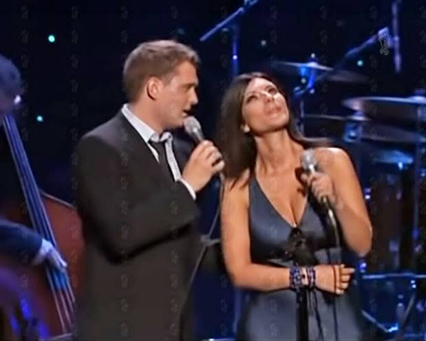 Michael Buble and Laura Pausini Perform a Romantic Duet - The Music Man