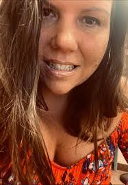 Loretta Hutchins's Instagram, Twitter & Facebook