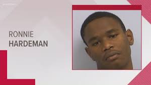 Authorities have arrested one person in connection with the mass shooting overnight in downtown austin, texas, that left 14 people injured, mayor steve adler's office said. Austin Police Seeking Suspect After Deadly Downtown Shooting Wwltv Com