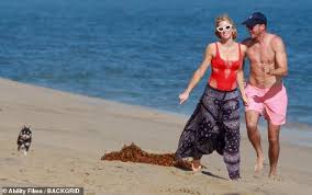 See more of courtney and carter reum on facebook. Paris Hilton Sizzles In Red Swimsuit While Hugging And Kissing Boyfriend Carter Reum On Malibu Beach Readsector