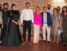 By admin in επικαιροτητα βαρουφακησ, βουλη, λιγναδησ, μητσοτακησ, μπεκατωρου 26 of φεβρουάριος, 2021. La8roxeiria Ths Ayghs Ekopsan Thn Koniordoy Apo Th Fwtografia Me Ton Lignadh In Gr
