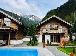 Osterreich Urlaub Wellness Chalets Mit Pool Im Pitztal Lieblingsspot Osterreich Urlaub Urlaub Pool