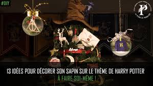 Comme les films d'harry potter sont rediffusés en ce moment tous les mardis, on a replongé à fond dans l'univers du. Treize Idees Pour Decorer Son Sapin Sur Le Theme De Harry Potter A Faire Soi Meme La Plume De Poudlard Le Media 100 Harry Potter