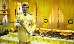 Raja noor jan shah, individu yang menganggap dirinya sebagai sultan melaka hari ini menuntut haknya sebagai sultan melaka dan diiktiraf oleh rakyat, majlis. Malaysiakini Noor Jan Bebas Tuduhan Menyamar Sultan Melaka
