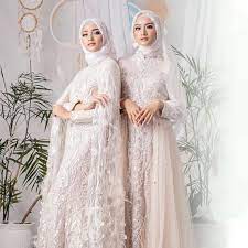 Contoh desain baju batik untuk resepsi pernikahan terbaru ini merupakan busana dengan desain modern serta model terbaru yang cocok buat anda yang akan menghadiri acara pesta pernikahan, baik ketika akad pernikahan maupun resepsi pernikahan. 12 Desain Gaun Pengantin Muslimah Modern Buat Inspirasi Kamu Wedding Market