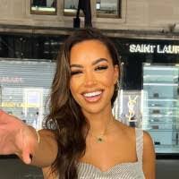 Olivia Sullivan's Instagram, Twitter & Facebook