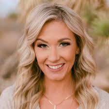 Sarah Skowronski's Instagram, Twitter & Facebook