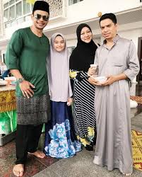 Diva ada perasan anak kepada pelakon norman hakim dan bekas isteri, abby abadi iaitu maria danisha hakim berbunyi pasal mulut jahat mak cik bawang. Kisah Marissa Anak Gadis Norman Abby Yang Ramai Terlupa Dilahirkan Dalam Kereta Dibidankan Norman Sendiri Vanilla Kismis