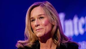 Kelli Nichols's Instagram, Twitter & Facebook