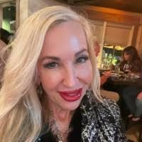 Shannon Lacey's Instagram, Twitter & Facebook