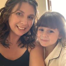 14-year-old girl does hand-painted nail art