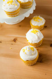 Decorate your cupcakes like a pro with these quick and easy tips! How To Frost Cupcakes Like A Pro 3 Ways To Ice A Cupcake