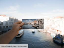 Petits secrets entre voisins chaque épisode raconte une incroyable histoire de voisins : Les Petits Secrets De La Carte Postale Femme Actuelle Le Mag
