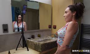 Catherine Knight Returns to Brazzers for New Scene | AVN