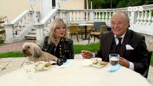 Még hál' isten, nincs rá szükségem, de ha lesz, én fogom kifizetni, és senkinek semmi köze hozzá. Heti Naplo Svaby Andrassal Hogyan Alkalmazkodik Korda Gyorgy Es Balazs Klari A Jarvanyhelyzethez Facebook