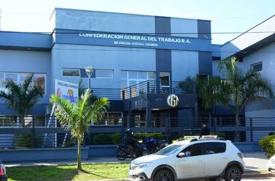 Se montó un amplio operativo policial para esclarecer un robo en el edificio de la CGT - Diario La Mañana