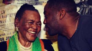 Lázaro Ramos emociona ao se despedir da atriz Ruth de Souza: ''Um de seus  filhos''