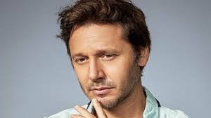 Benjamín Vicuña y el momento de Teatro Mori: “Intentamos hacernos cargo de  la contingencia, de la política, de lo que está pasando”