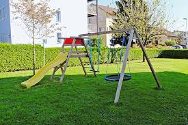 Einfache Und Solide Spielkombination Zum Klettern Und Rutschen Fur Den Privatgarten Das Spielgerat Wird In Der Bo Privatgarten Rutsche Garten Spielplatzgerate