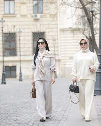 Ia memulai kariernya di dunia tarik suara sejak tahun 2008 silam. 10 Adu Gaya Glamor Syahrini Vs Aisyahrani Siapa Yang Paling Cetar