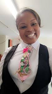 Special thank you to my oldest twin niece Shaniece Monique for my tie. I  really love it! Reach out to TöpTïër TP and patronize her business 💚🩷💚