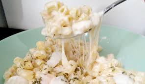 Macaroni and cheese memadukan makaroni, jamur, kacang polong dengan keju yang creamy banget. Resepi Makaroni Cheese Paling Mudah Dibuat Dan Lazat