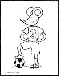 Het spel van voetbal wordt gespeeld met een bal die niet kan worden aangeraakt met de bovenste ledematen, behalve de keeper. Voetbal Kleurprenten Kiddicolour