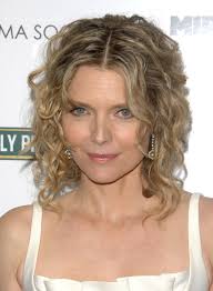 Účesové premeny Michelle Pfeifferovej! Aj jej sa podarilo šliapnuť vedľa