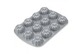 The full size 12 cup bundt pan is made from cast aluminum that heats evenly for perfect cake texture and color. Bundt Cupcake Pan 12 Cups 1 3 Cup Capacity Each Kogan Com