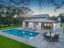 Classic Rectangle Swimming Pool Ideas For Your Minimalist Home Decortrendy