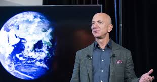 Założyciel amazona jeff bezos, który z majątkiem szacowanym na 193 miliardy dolarów jest obecnie najbogatszym człowiekiem na świecie, chce odzyskać koszty sądowe od brata swojej obecnej dziewczyny. The Richest Man In The World Flies In Space Jeff Bezos Will Take Someone On Board