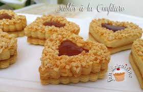 Voici Une Recette Simple Et Delicieuse De Sables A La Confiture Qui Fondent Dans La Bouche Bonne Preparation Food Krispie Treats Food And Drink