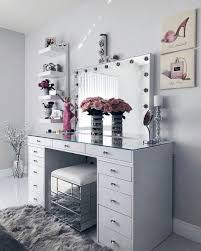 15 Impressive Diy Makeup Vanity Decoration Ideas That You Will Love It Dexorate Bedroom Vanity Vanity Room Glam Room