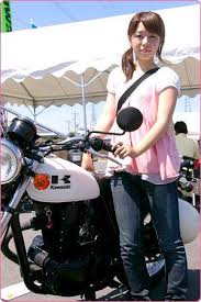 mai with カワサキ 250tr 女性ライダーストリートスナップ バイクブロス マガジンズ カワサキ 250tr 女性ライダー ライダー