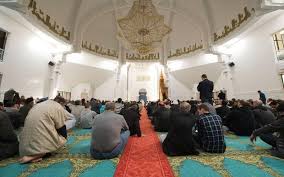 La profession de foi, la prière, la zakat (soutien financier aux pauvres), le jeûne du mois de ramadan, et le pèlerinage à la mecque une fois dans la vie pour ceux qui en ont les moyens. Le Cfcm Persiste Et Signe Pas De Priere De L Aid Al Fitr Dans Les Mosquees