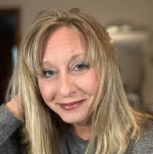 Heather Hammett's Instagram, Twitter & Facebook