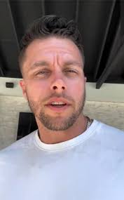 hermusicofficial and hermakeup content