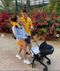 During this season he has made 45 appearances in which he has cored one goal and provided 2 assists. Granit Xhaka Feston Ditelindjen Merr Urimin Me Romantik Nga Bashkeshortja Kosova Sot