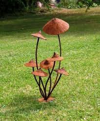 95 Rostige Gartendeko Ideen Fur Ein Bezauberndes Vintage Exterieur Rustikaler Garten Metallskulpturen Hof Kunst