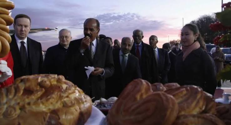 The Eritrean President sampled Russian delicacies immediately after disembarking from a plane in Moscow - Channel 41 Voronezh