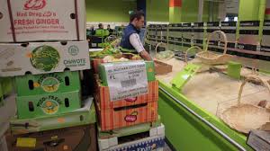 Hotesse De Caisse D Auchan Licenciee Pour 0 85 Symbole De L Oppression Ou De La Fraude