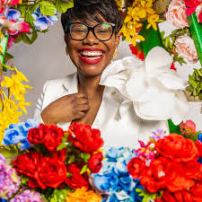 Hey, Friend! Welcome to Books & Looks, where I share my favorite outfits  and must-read books by Black women! This week, we're diving into Hot Comb  by Ebony Flowers, a powerful graphic