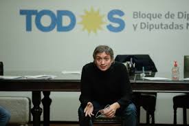 He is the son of two former presidents of argentina, néstor kirchner and cristina fernández de kirchner. 9ldmrlbtxr O2m