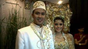 Pada 30 juni 2012 mereka dikaruniai seorang putra yang. Thalita Latief Dennis Lyla Resmi Menikah