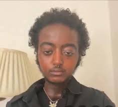 No be every sugar daddy wey u meet u go do selfies with, you will cry one  day...