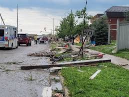 Twelve people total died, eight of them in barrie, and hundreds more. Eu Xrg9wntuwym