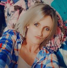 What are some ideas for creating graduation party invitations?